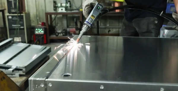 激光焊接機(jī)如何進(jìn)行光路調(diào)整？