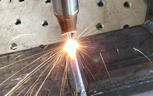 激光焊接機(jī)焊不銹鋼板時燒穿了怎么回事？