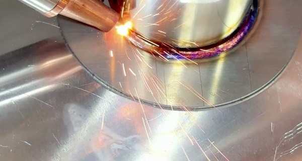 激光焊接機(jī)焊接不銹鋼為什么會(huì)變形？