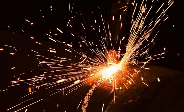 激光焊接機焊接時火花過大怎么處理？