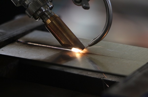 手持激光焊接機(jī)送絲有延遲的原因與解決方法