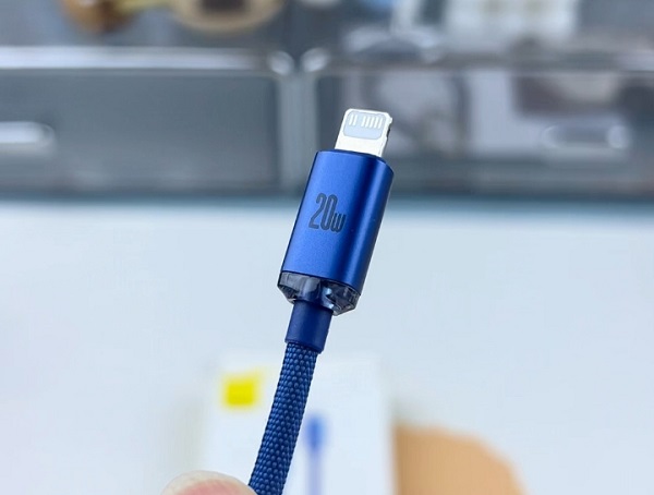 USB手機(jī)數(shù)據(jù)線激光焊接