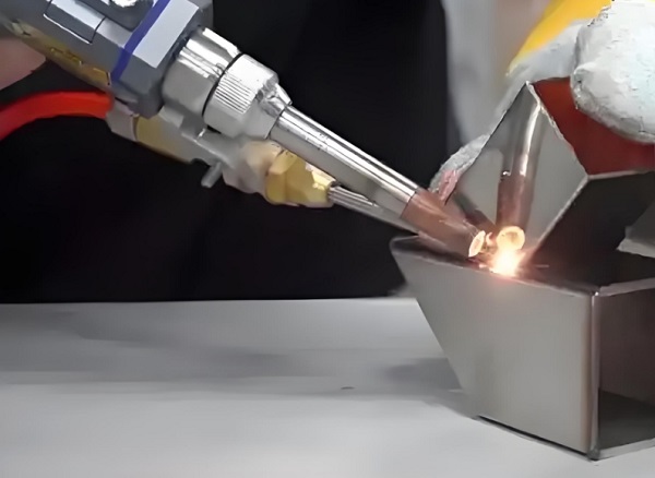 手持激光焊接機(jī)