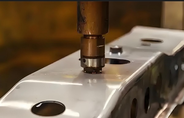 激光焊接機(jī)與電阻焊接設(shè)備有什么區(qū)別？