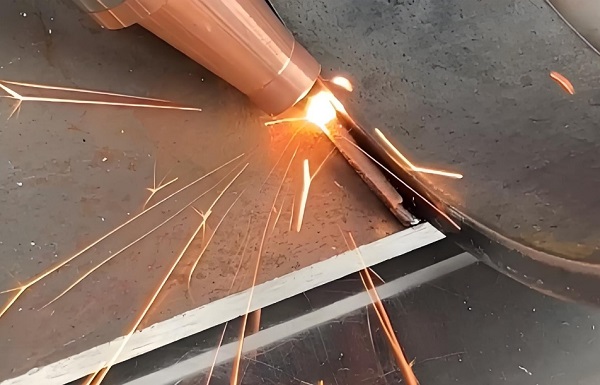 手持連續(xù)激光焊接機(jī)由哪些參數(shù)及配件控制？