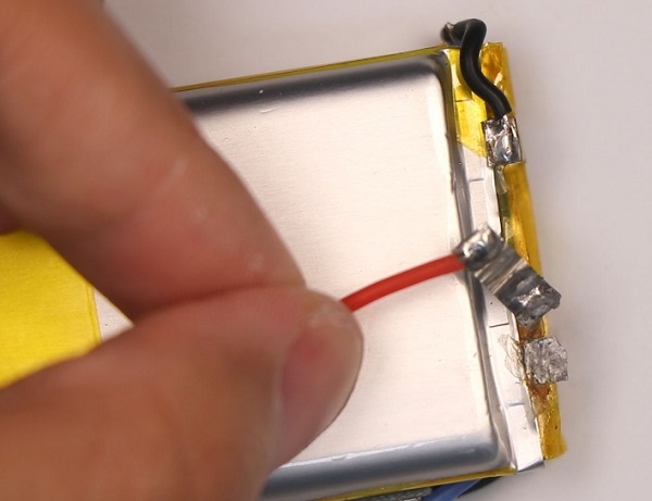 鋰電池極耳手工焊接