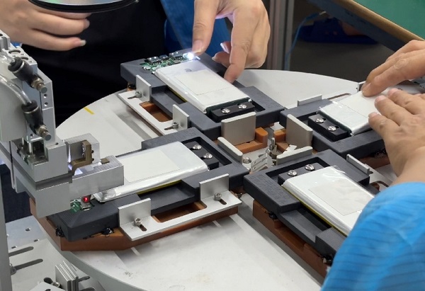 手機(jī)電池激光焊接