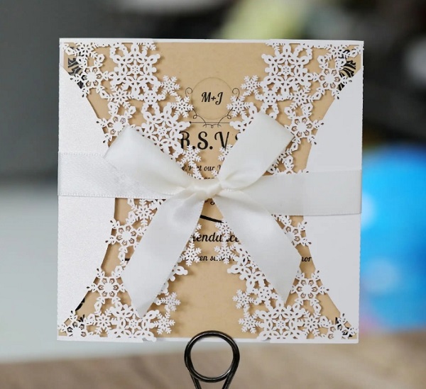 激光打標機可以在賀卡上打標嗎？