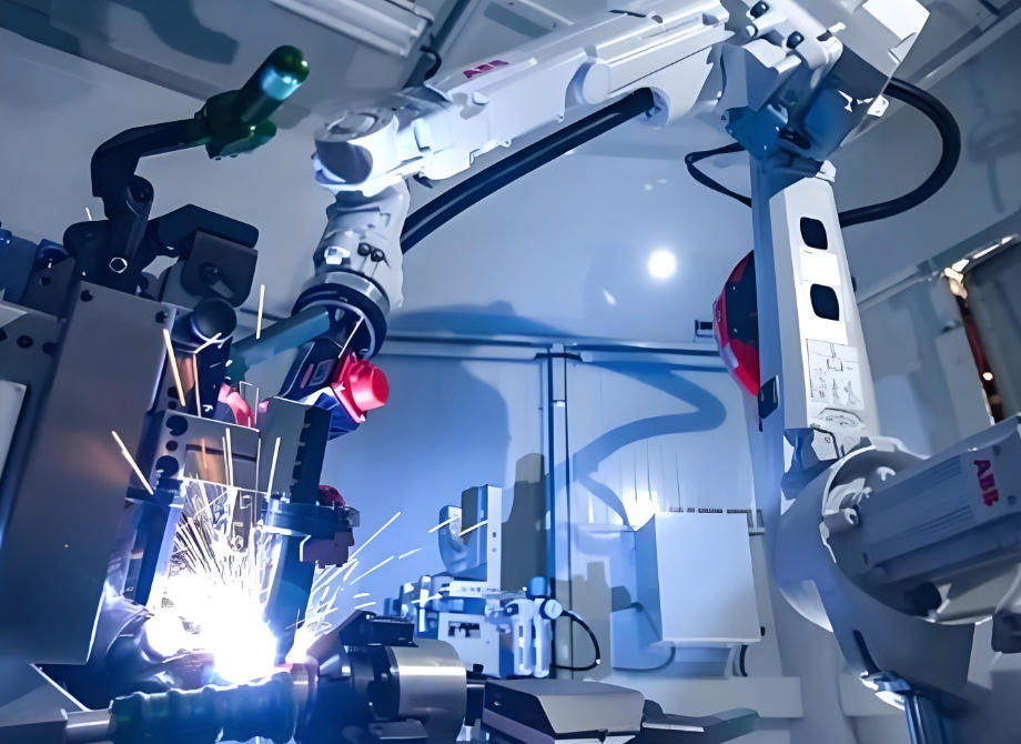 激光焊接機(jī)器人為什么能實(shí)現(xiàn)高效精準(zhǔn)智能生產(chǎn)？